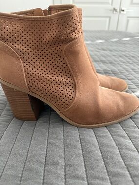 Universal Thread Perforated Tan Suede Ankle Booties